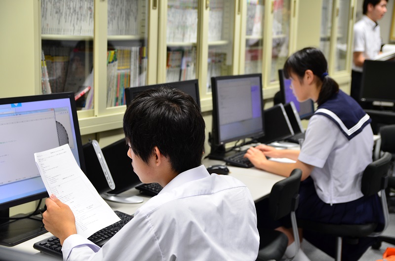 説明プリントを確認しながら入力チェック