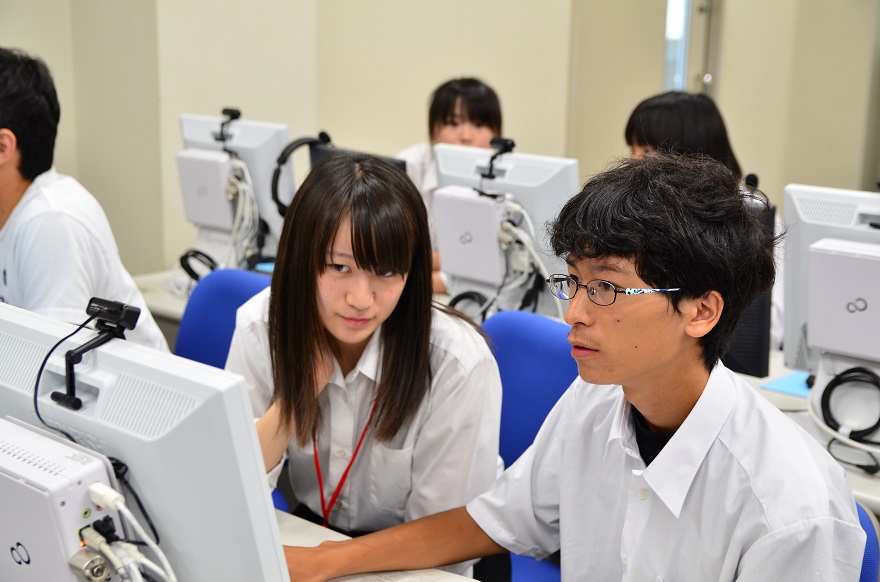 中学生と在学生のペアで、最強戦車をプログラムします