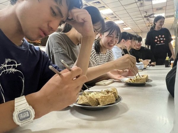 現地学生との交流・異文化体験 現地学生との交流・異文化体験.jpg