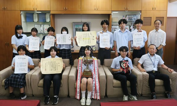 校長先生へNコン優勝他を報告 校長先生へNコン優勝他を報告