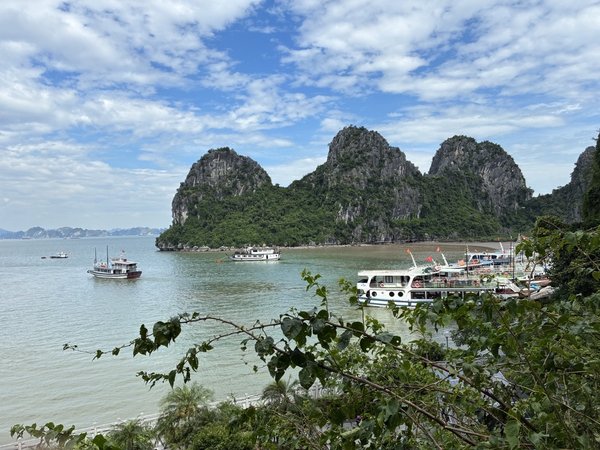 世界遺産ハロン湾の雄大な自然景観。 ☆2_Image ⑴.jpg