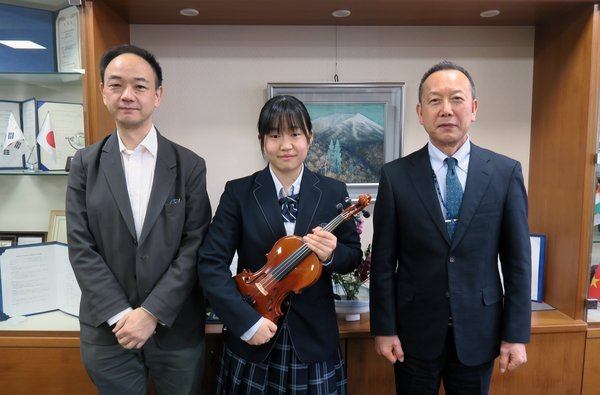 校長へコンミスとして演奏したことを報告 校長へ報告